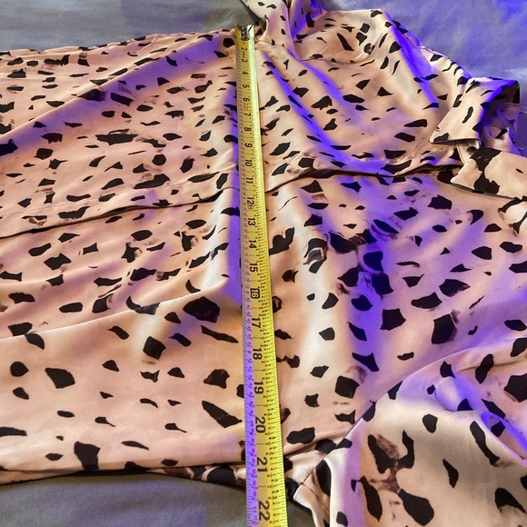 Was💲20! EUC H&M animal print long sleeve multicolored button-down blouse - Picture 15 of 16